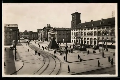 AK Karlsruhe, Strassenbahn am Marktplatz