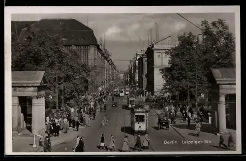 AK Berlin, Strassenbahn in der Leipziger Str.