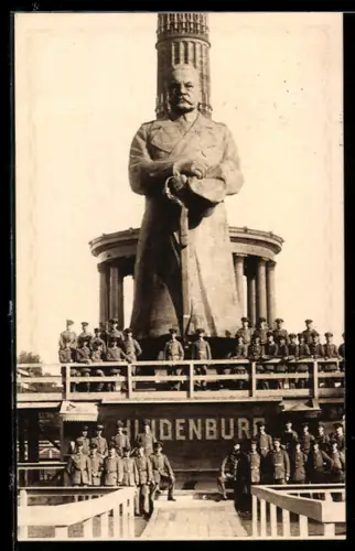 AK Kriegshilfe, Der Eiserne Hindenburg von Berlin vor der Siegessäule, Nagelung
