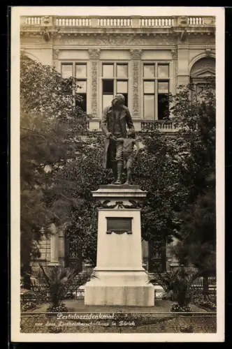 AK Zürich, Pestalozzidenkmal vor dem Linthescherschulhaus