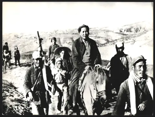Fotografie Ehemaliger Staatspräsident der Volksrepublik China Mao Tse-Tung im Jahr 1947 im Krieg gegen Taiwan, 25 x 19cm