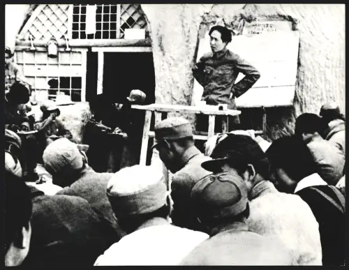 Fotografie Ehemaliger Staatspräsident der Volksrepublik China Mao Tse-Tung in Yenan im Jahr 1938, Grossformat 25 x 20cm
