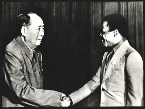 Fotografie Ehemaliger Staatspräsident der Volksrepublik China Mao Tse-Tung mit 81 Jahren El Hadj Omar Bongo von Gabon