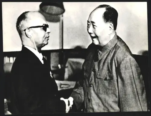 Fotografie Ehemaliger Staatspräsident der Volksrepublik China Mao Tse-Tung mit Dr. Williams, Premier von Trinidad