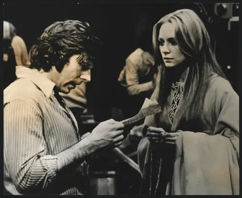 Fotografie Regisseur Roman Polanski mit Schauspielerin Francesca Annis beim Filmen von Macbeth