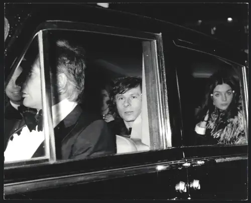 Fotografie Regisseur Roman Polanski mit Industriellem Gunther Sachs in einem Auto, Grossformat 25 x 21cm
