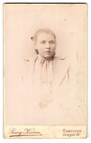 Fotografie Georg Knirim, Hannover, Georgstr. 18, Porträt einer jungen Frau