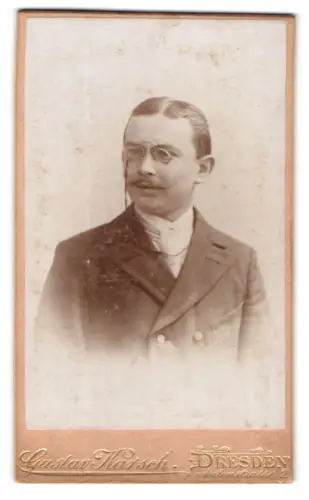 Fotografie Gustav Karsch, Dresden, Antonstrasse 2, Porträt eines Herren mit Zwicker