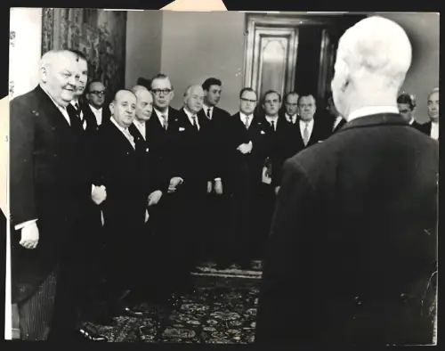 Fotografie Ansicht Bonn, Neujahrsempfang in der Villa Hammerschmidt 1965, Bundespräsident Lübke, Bundeskanzler Erhard