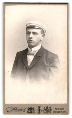 Fotografie E. Uhlenhuth, Coburg, Eleganter Student mit Tellermütze