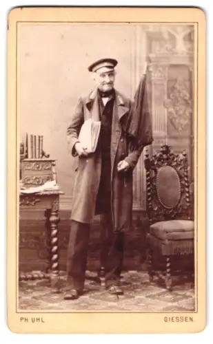 Fotografie Ph. Uhl, Giessen, Neue Anlage, Heinrich Zimmermann, Institutsdiener d. physik. Institut d. Universität Giessen
