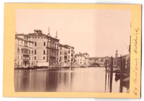 Fotografie unbekannter Fotograf, Ansicht Venedig, Canal Grande mit Blick auf die Rialtobrücke