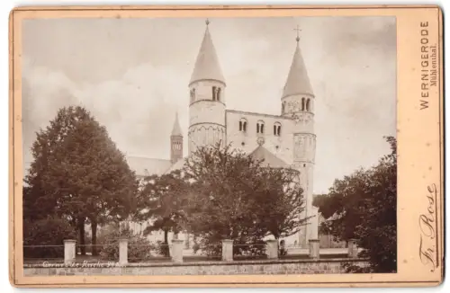 Fotografie Fr. Rose, Wernigerode, Mühlenthal, Ansicht Gernrode, Blick zur Kirche