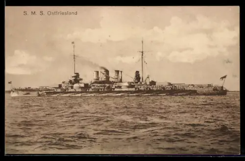 AK Linienschiff S.M.S. Ostfriesland querab von Backbord gesehen, Kriegsschiff