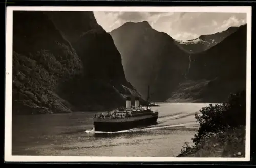 AK Passagierschiff M.S. Monte Olivia in der Naerobucht