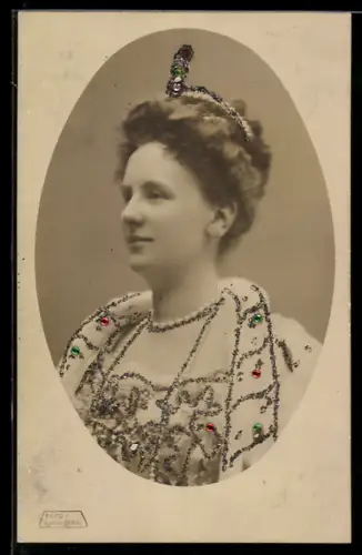 Glitzer-Perl-AK Prinzessin Wilhelmina von den Niederlanden mit glitzernder Krone und Perlenkette