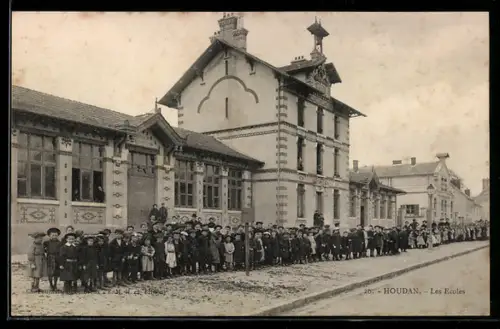 AK Houdan, Les Écoles