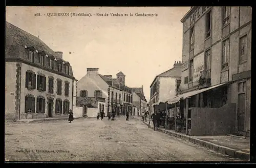 AK Quiberon /Morbihan, Rue de Verdun et la Gendarmerie