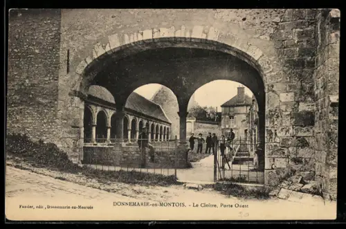 AK Donnemarie-en-Montois, Le Cloître, Porte Ouest