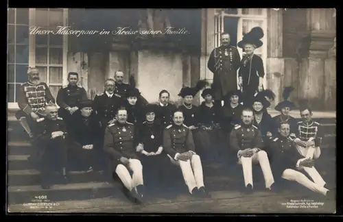 AK Kaiser Wilhelm II. & Kaiserin Auguste Viktoria im Kreise ihrer Familie