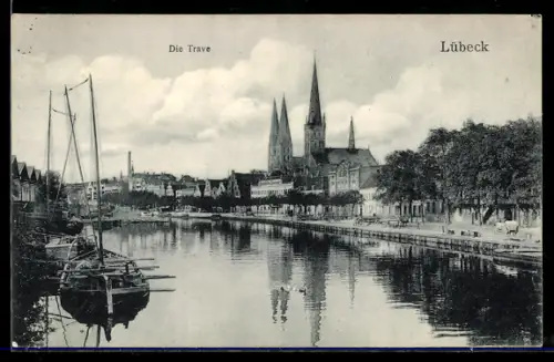 AK Lübeck, Blick über die Trave auf die Stadt