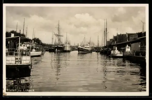 AK Lübeck, Hafen zu Lübeck, Schiffe