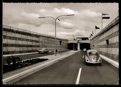 AK Rendsburg, VW Käfer bei dem Strassentunnel unter dem Nord-Ostsee-Kanal