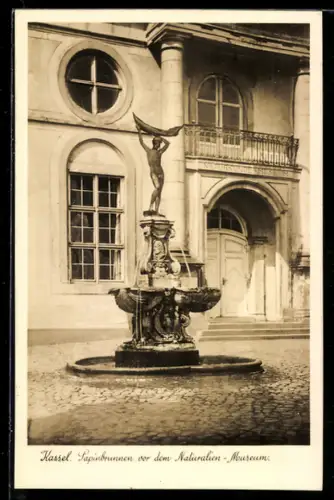 AK Kassel, Papinbrunnen vor den Naturalien-Museum