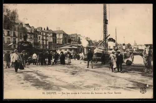 AK Dieppe, Sur les quais à l'arrivée du bateau de New haven