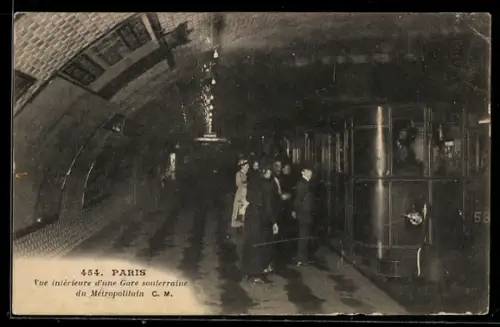 AK Paris, Vue intérieure d`une Gare souterraine du Métropolitain, U-Bahn