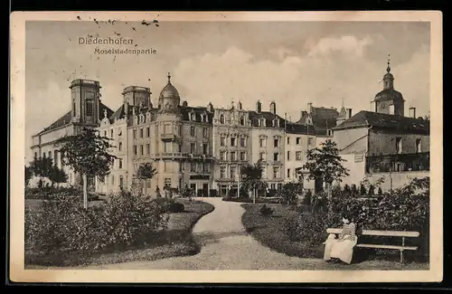 AK Diedenhofen, Moselstadenpartie mit kleinem Park