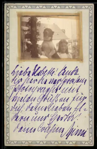 Handgemachte-Collage-AK Mädchen mit Hund im Passepartout