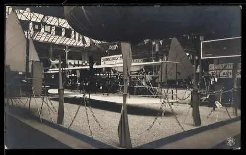 AK Berlin, Internationale Motorboot- und Motoren-Ausstellung 1910, In der Ausstellungshalle