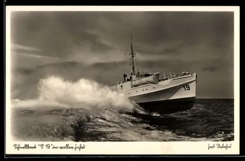 AK Schnellboot S-19 der Kriegsmarine in voller Fahrt