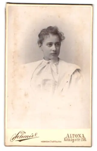 Fotografie Schmiel, Altona, Königstrasse 170, Porträt der jungen Frau Emma, 1897