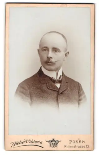 Fotografie Atelier Viktoria, Posen, Ritterstrasse 13, Porträt von Dr. Wilhelm Wilke