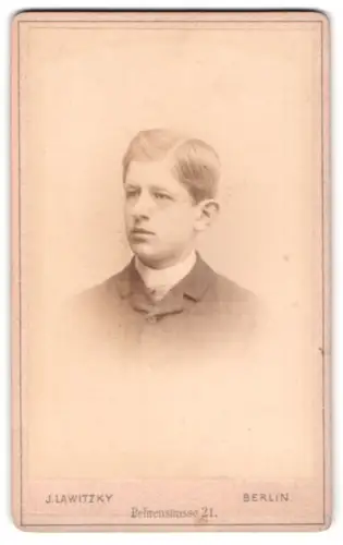 Fotografie J. Lawitzky, Berlin, Behrenstrasse 21, Porträt des Studenten H. Kreuzer, Wintersemester 1888/1889
