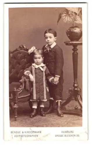 Fotografie Benque & Kindermann, Hamburg, Grosse Bleichen 30, Portrait der Kinder Max und Fritz Lewandowsky