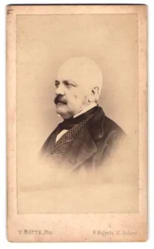 Fotografie V. Motte, Poitiers, Rue Magenta 16, Porträt des Herrn Jules Marlet