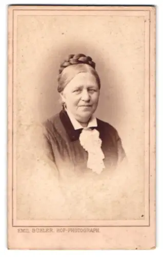 Fotografie Emil Bühler, Mannheim, Portrait der Frau Amalie Baer