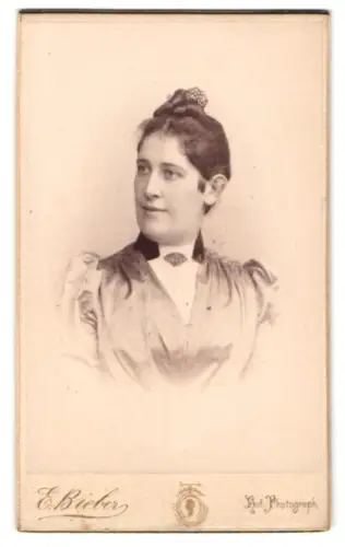 Fotografie E. Bieber, Hamburg, Neuer Jungfernstieg 20, Portrait der Frau Malwine Kauffmann