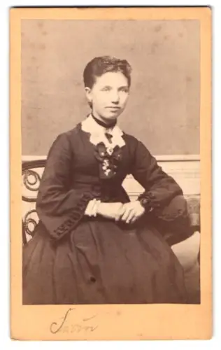 Fotografie F. Heinicke, Templin, Portrait der Frau Domnick geb. Erzgerber