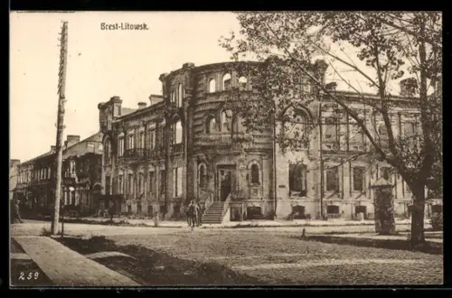 AK Brest-Litowsk, Beschädigtes Gebäude an einer Strassenecke