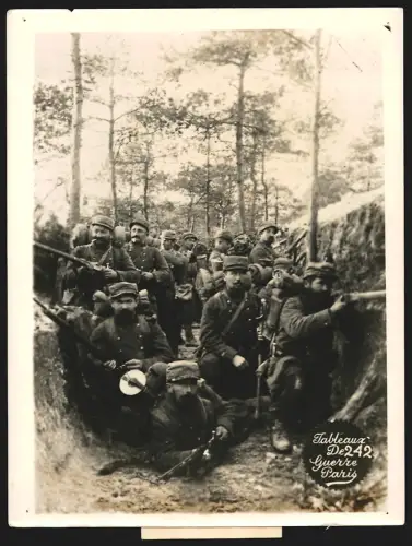 Fotografie unbekannter Fotograf und Ort, Französische Soldaten in einem Schützengraben in den Vogesen