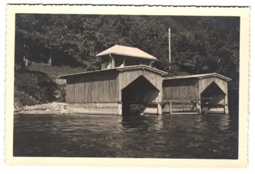 8 Fotografien Ansicht Millstatt in Kärnten, 1932, Ansicht Villa Kern vom Wasser aus, Bootshaus u. Badehütte Villa Kern