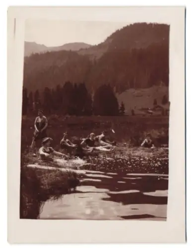 16 Fotografien Ansicht Kitzbühel, Blick über die Stadt, Gebirgspanorama im Hintergrund, Ortspartie m. Wohnhäusern, 1907