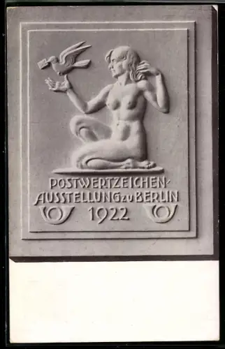 AK Berlin, Postwertzeichen Ausstellung 1922, kniende nackte Frau mit Brieftaube, Ganzsache
