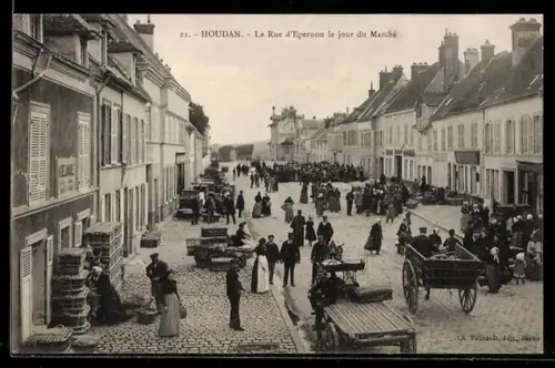 AK Houdan, La Rue d`Epernon le jour du Marché