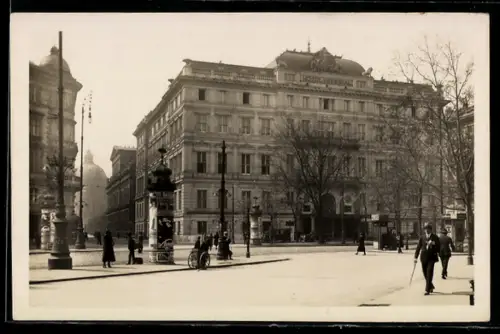 AK Wien, Hotel Imperial mit Strassenkreuzung, Litfasssäule
