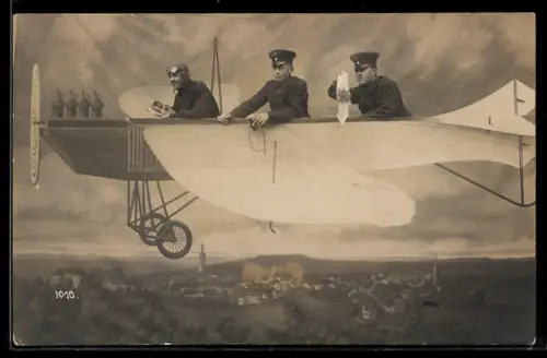Foto-AK Drei Soldaten überfliegen mit einem Flugzeug eine Stadt, Studiokulisse